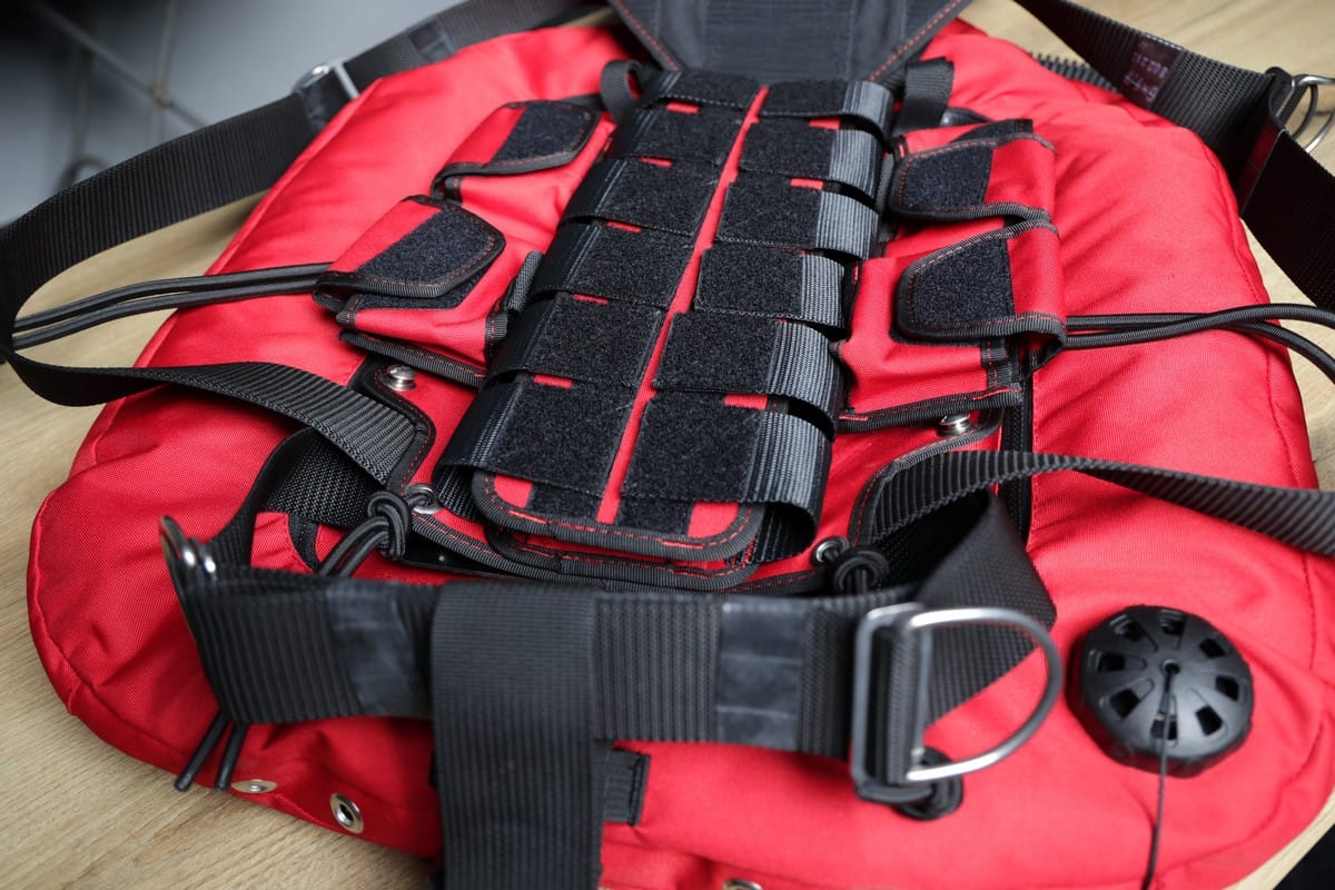 DIVESOFT - Liberty Light Harness, Wing & Straps Assembly for BMCL - Red - Image 4